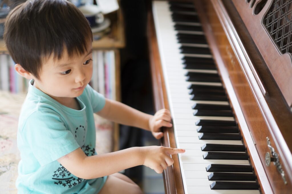 ２歳のピアノレッスン